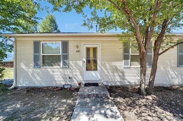 Building Photo - 735 E Cucharras St Rental