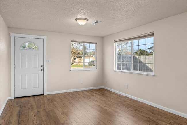 Photo - 106 N Buchanan Ave