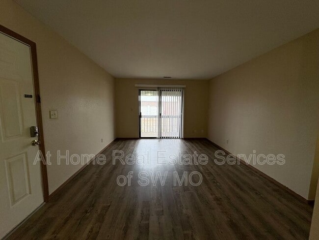 Photo - 729 E Bain St