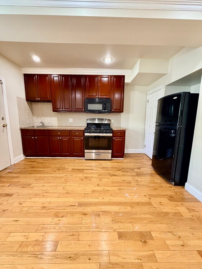 Photo - 2657 Bonnaffon St