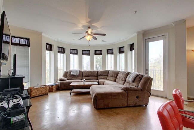 Photo - 910 W 25th St Unit #306