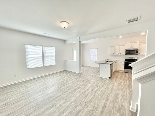 Photo - 3 br Paired Home minutes from I-77 and I-40 Tour today! MOVE IN SPECIAL