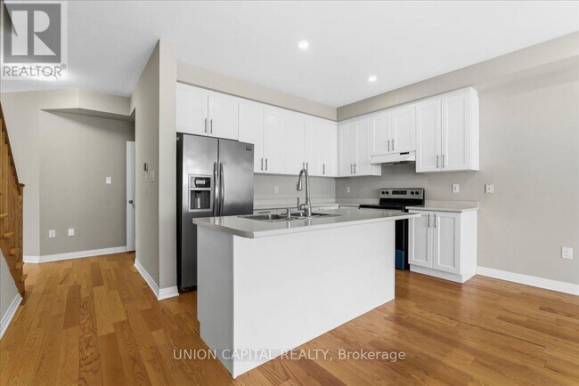 Photo - 11 Sailors Landing