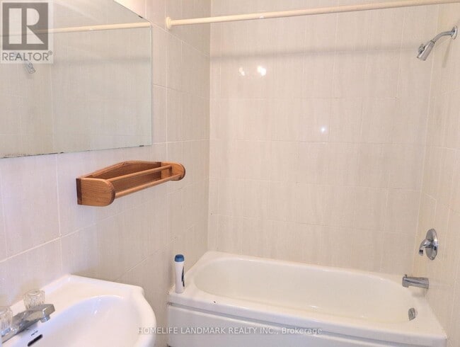 Photo - 289 The Queensway N