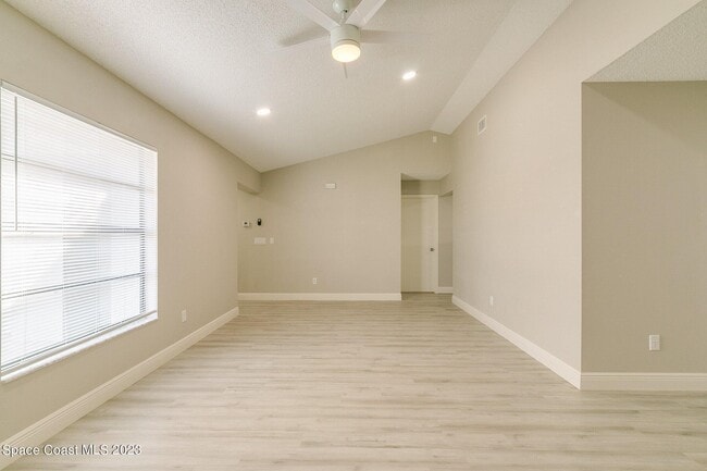 Photo - 1847 Parrsboro St NW