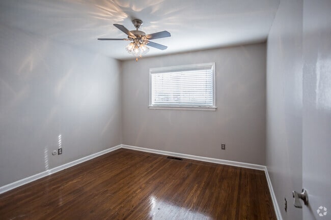 2 BR, 1 BA - 950 SF
