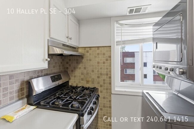 Photo - 10 Halley Pl SE
