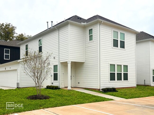 Building Photo - 448 Huisache St