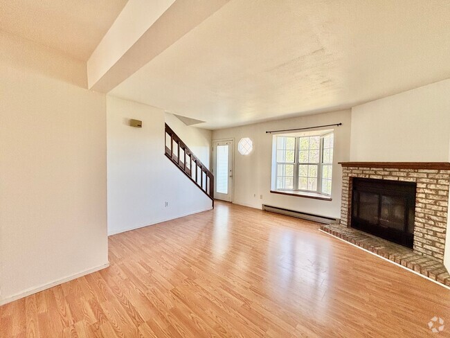 Building Photo - Fantastic Opportunity for a Great Condo in...
