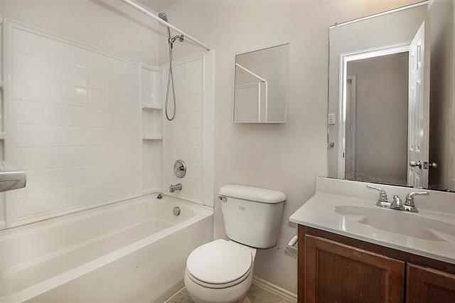 Photo - 2812 Paddock Way