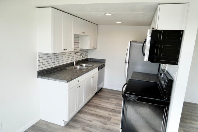 Photo - 1526 Layton 4-plex Unit 2 Top Right