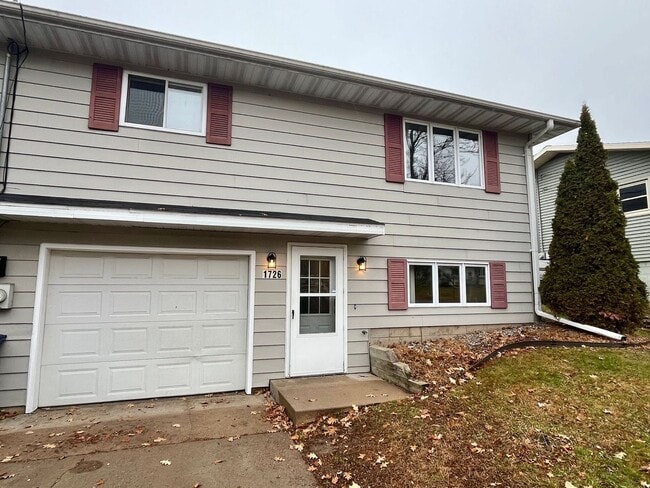 Building Photo - 1724-1726 Lenard St Unit #1726