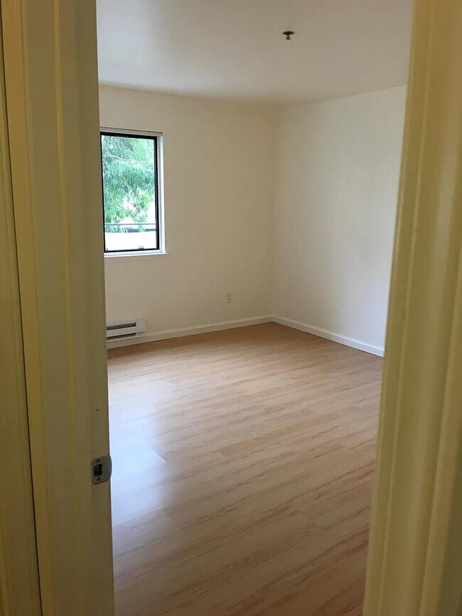 Guest Bedroom - 880 E Fremont Ave Unit 614