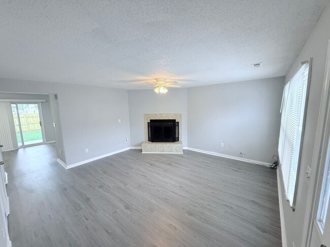 Photo - Modern Comfort Meets Convenience – Renovat...