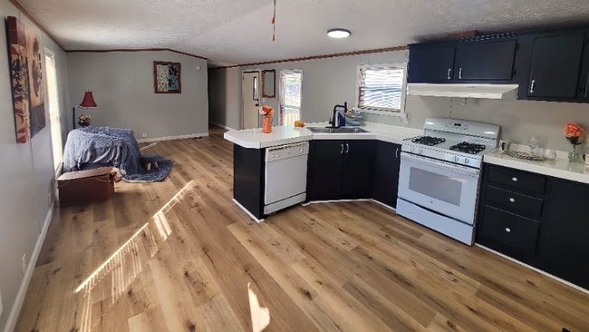 Building Photo - 44 Deerwood Park