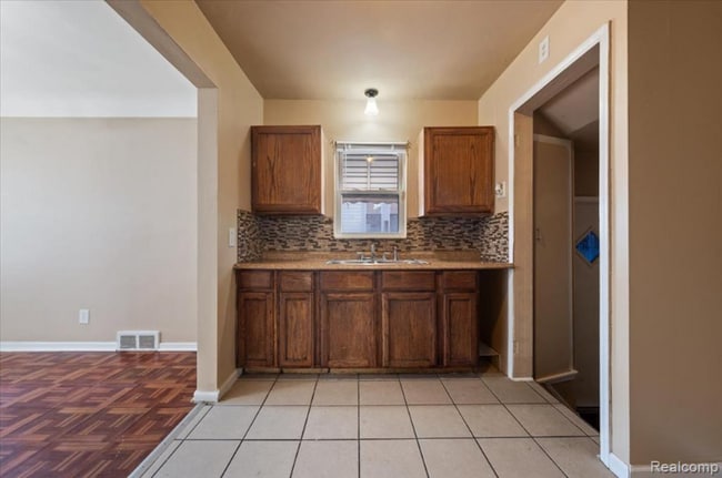 Photo - 14301 Freeland St