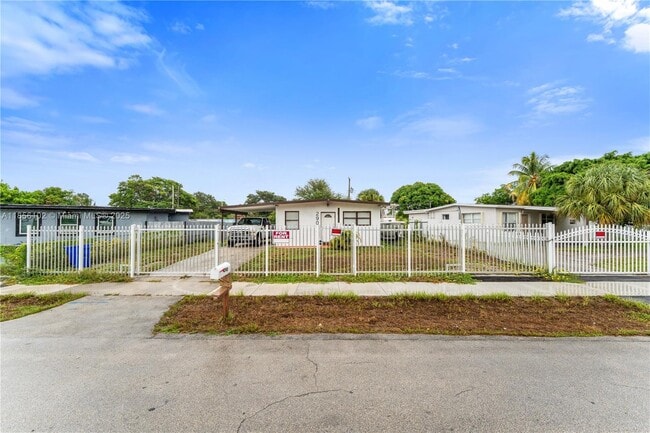 Building Photo - 290 NW 29th Ave Rental
