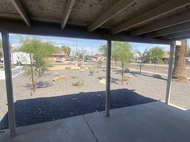 1302 N 48th Pl Unit 4