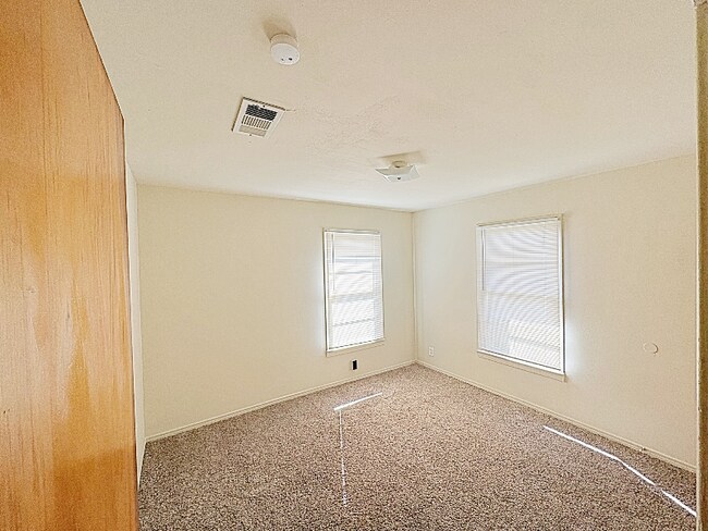 Photo - 129 N McEntire Ct