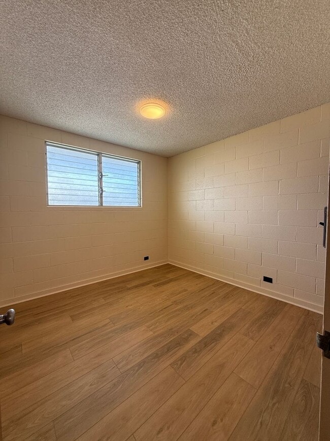 Photo - Refreshed - 2 bedroom, 1 bath unit in grea...