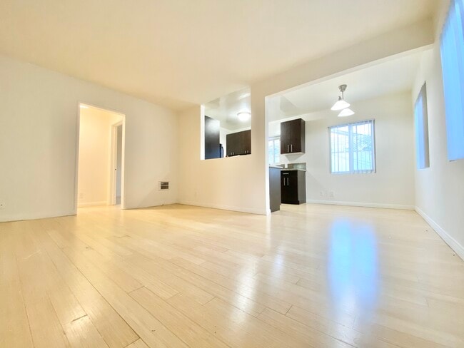 Building Photo - 924 Hancock Ave Unit 3 Rental