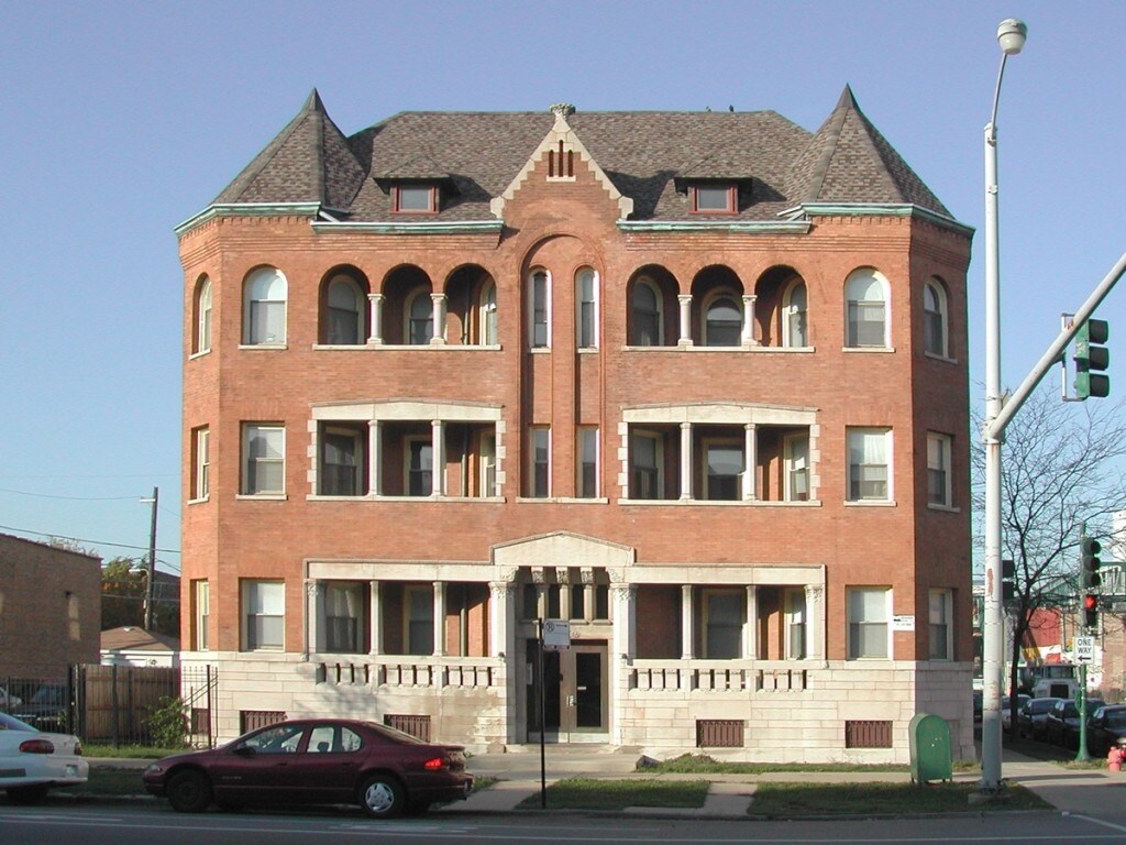 Photo - 2800 W Washington Blvd Apartments