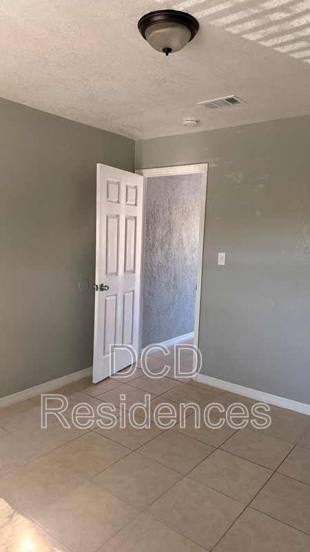 Building Photo - 612 Sally Ln S Unit 14