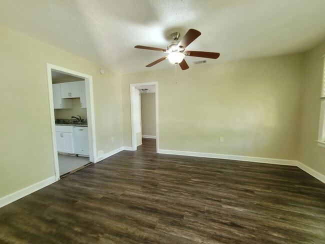307 Hermey Ave