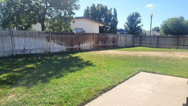 Photo - 1089 300 W