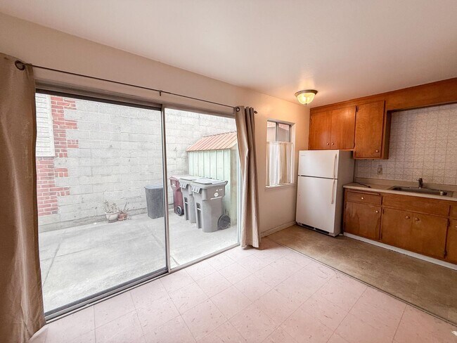 Photo - 725 Harrison St Unit B