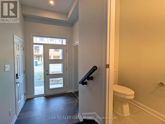 Photo - 716 Tadpole Cres