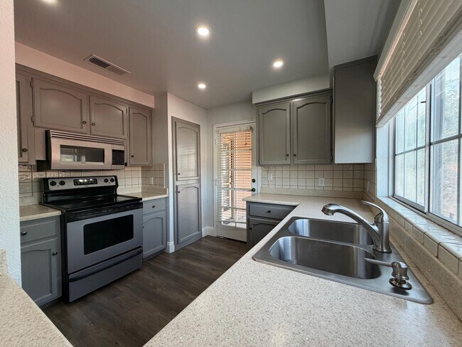 Photo - 8153 N Cedar Ave
