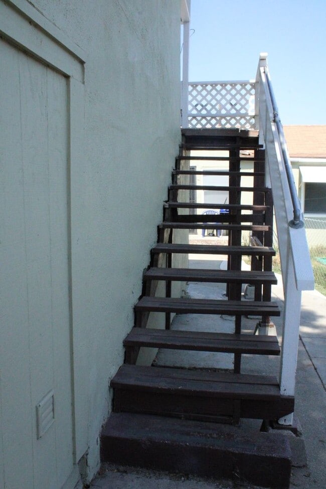 Photo - Upstairs 1 Bedroom, 1 Bathroom Unit in Ant...