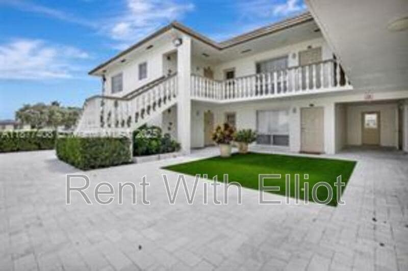 Photo - 5420 Hollywood Blvd