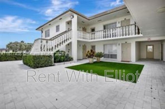 Building Photo - 5420 Hollywood Blvd