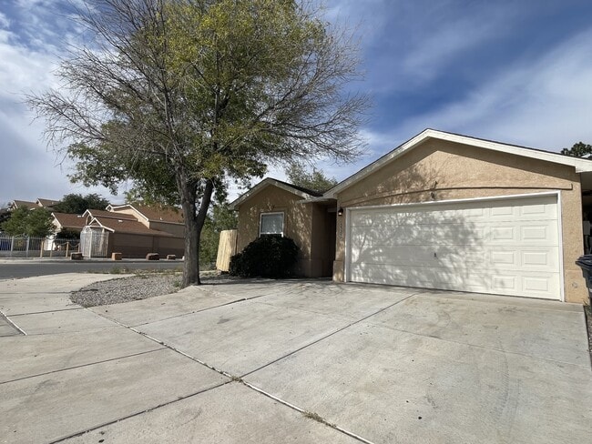 Building Photo - 5323 Red Mesa Ave SW