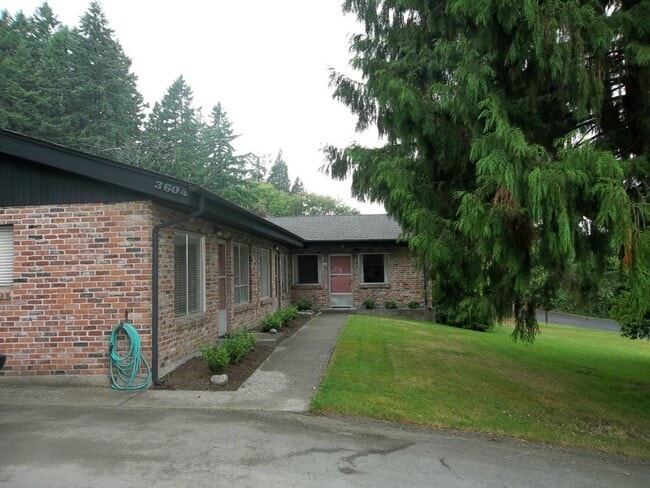 Building Photo - 3604 Butler Dr Unit 1