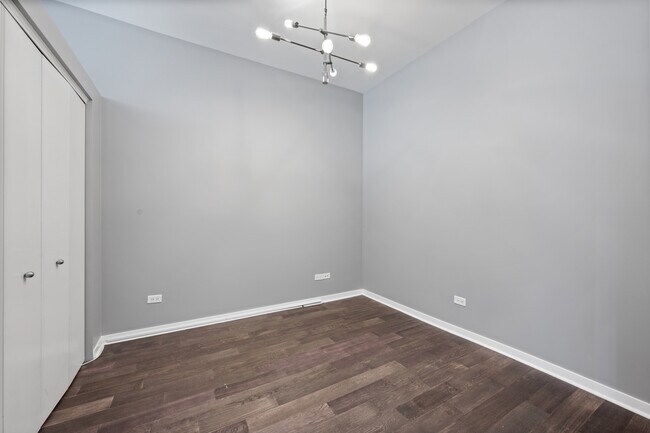 Photo - 1550 W Cornelia Ave Unit 403