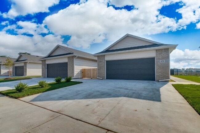 Building Photo - 4476 N Sandplum St