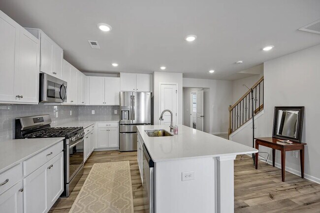 Photo - Family Friendly 3 Bedroom Townhome in Pendleton