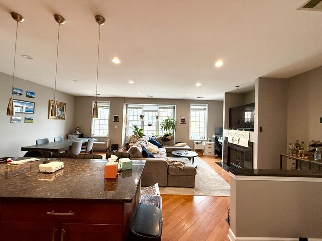 Photo - Stunning 2 Bed 2 Bath in the Wicker Park area Unit 2