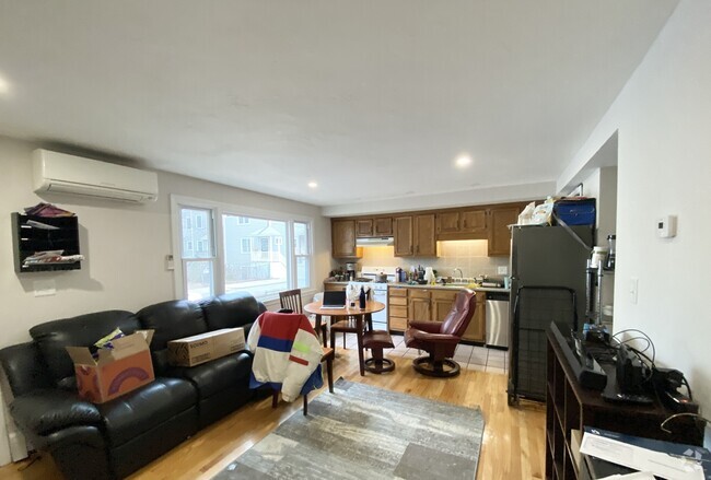 Building Photo - 185 Sydney St Rental