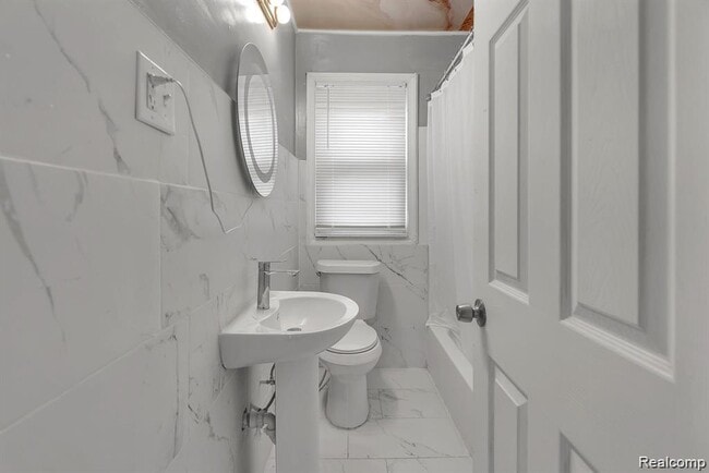 Photo - 15852 Washburn St Apartment