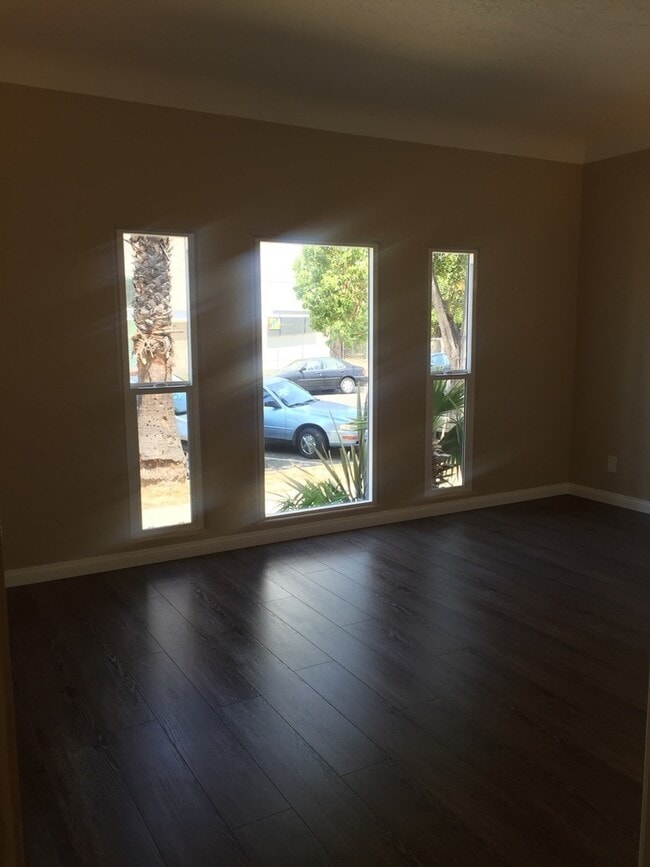 Photo - 230 E 12th St