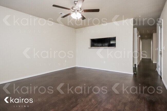 Photo - 3893 Thomas St