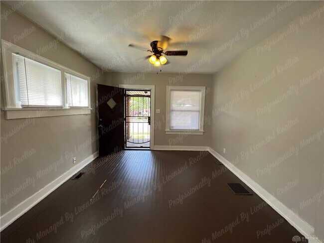 Photo - 614 S Smithville Rd