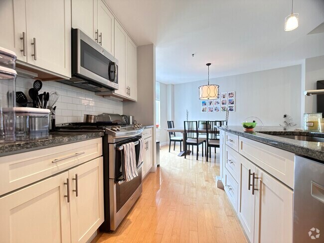 Building Photo - 1601 Beacon St Unit 403 Rental