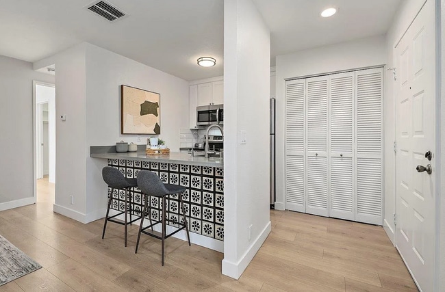 Photo - 295 Stonegate Cir Unidad Perfectly Located