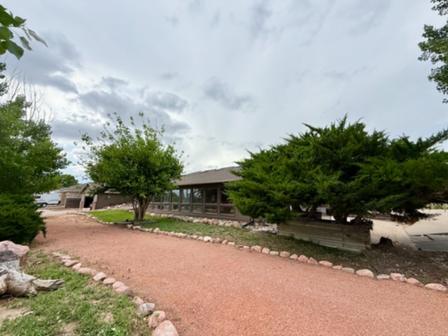 Photo - 301 W Mangrum Dr