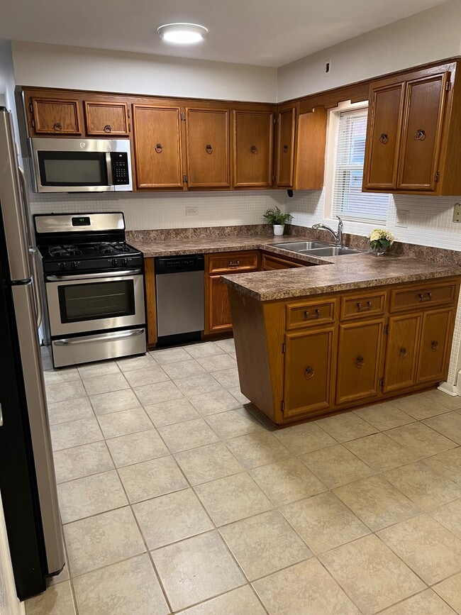 Building Photo - 8614 W Berwyn Ave Rental